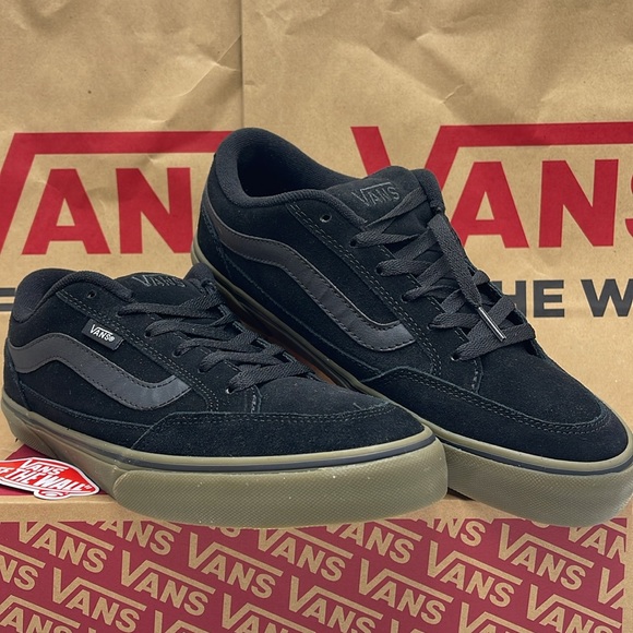Vans Men’s Bearcat Black/Dark Gum
VN000DT239L
Sneakers - Picture 4 of 16